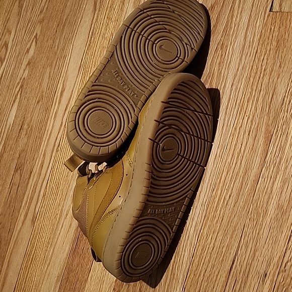 Nike High Top Court - Picture 2 of 3